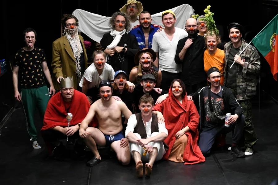 The Klaun2026 cast gathered together for a group photograph.